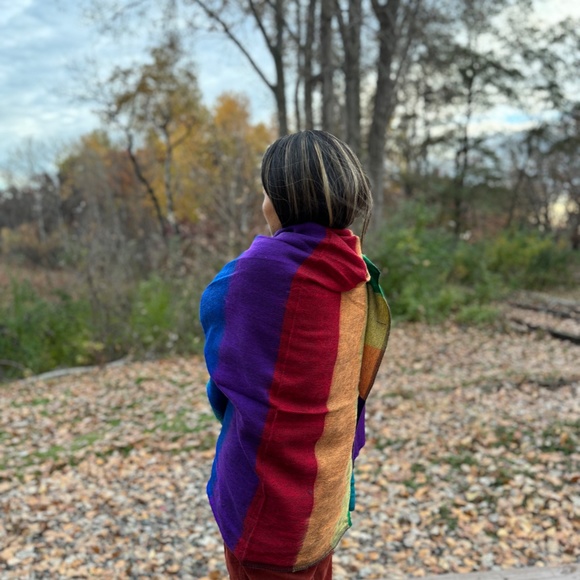 Himalayan yak wool shawl/wrap/scarf handmade in Nepal. Warm Soft Light. - Picture 4 of 9